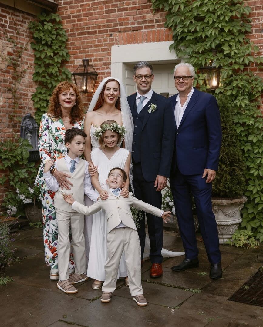 La hija de Susan Sarandon dio el sí y se convirtió en el centro de la escena por su vestido (Foto: Instagram/@taralynnlawtonphoto)