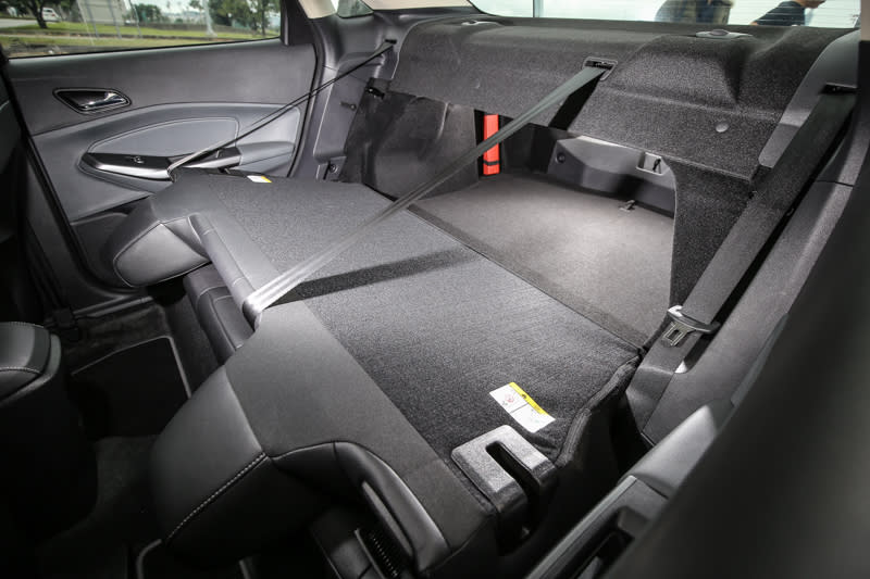 標準乘坐狀態中，後廂空間為467公升，還可透過後座椅背的傾倒加以擴充。