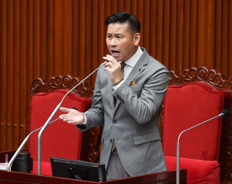 國民黨團僅議長戴錫欽出席，其餘缺席。中央社