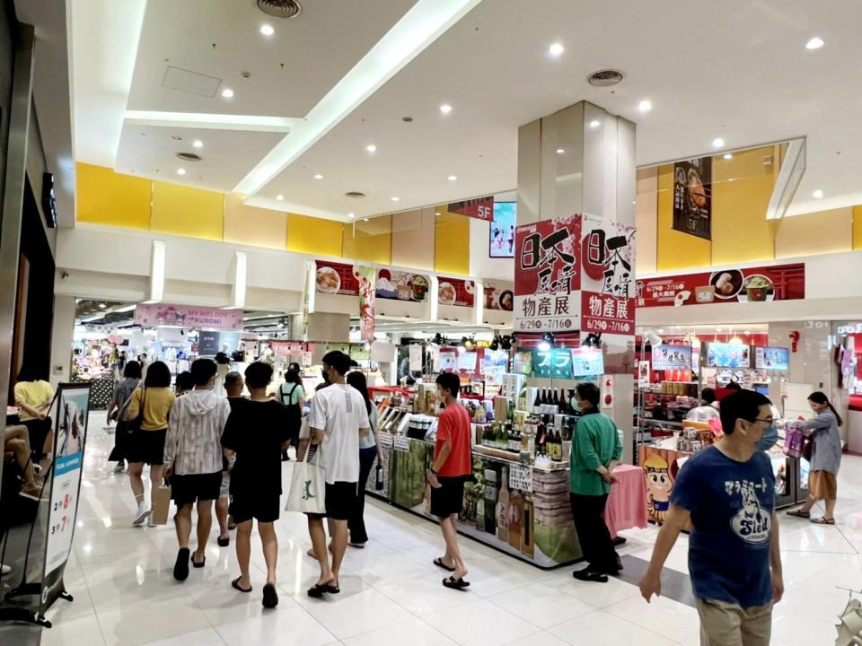 環球購物屏東店暑期人氣、買氣大增，盛夏旅遊購物祭推加碼低門檻、高折扣兩好康。（記者毛莉翻攝）