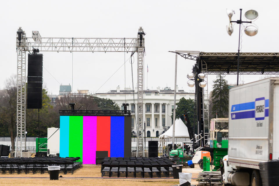 Workers set up a staging area near the White House ahead of a pro-Trump rally in Washington, D.C., on Jan. 5, 2021.<span class="copyright">Erin Scott—Bloomberg—Getty Images</span>