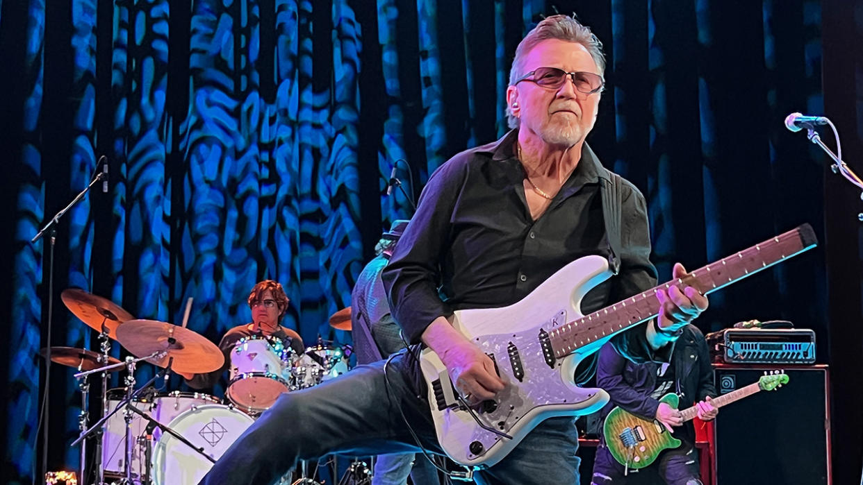  Buck Dharma performs onstage. 