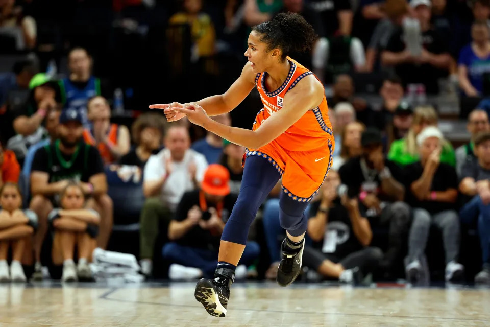 MINNEAPOLIS, MINNESOTA - SEPTEMBER 29: Alyssa Thomas #25 of the Connecticut Sun celebrates her basket against the Minnesota Lynx in the fourth quarter of Game One of the Semi-Finals during the WNBA Playoffs at Target Center on September 29, 2024 in Minneapolis, Minnesota. The Sun defeated the Lynx 73-70. (Photo by David Berding/Getty Images)