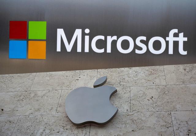 Why Microsoft's stock is a better investment than Apple
