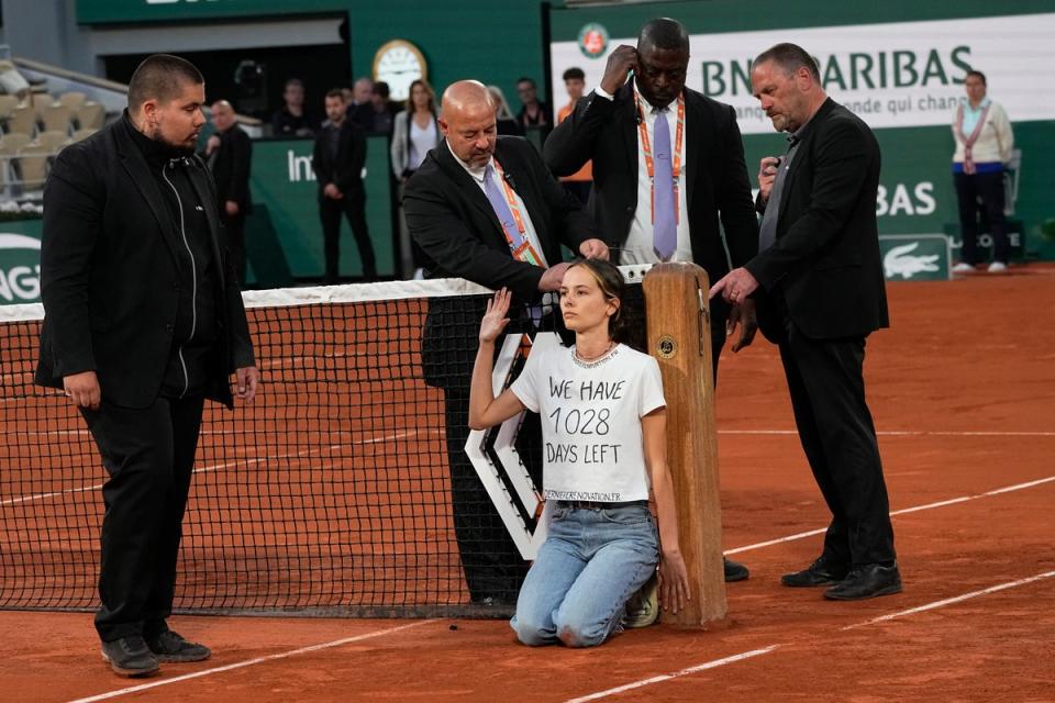 A woman invaded the court and chained herself to the net during the Ruud/Cilic semi-final (Michel Euler/AP) (AP)