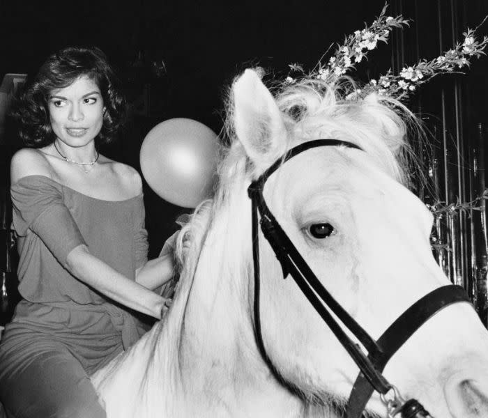 Bianca Jagger entra a lomos de un caballo a la Studio 54.