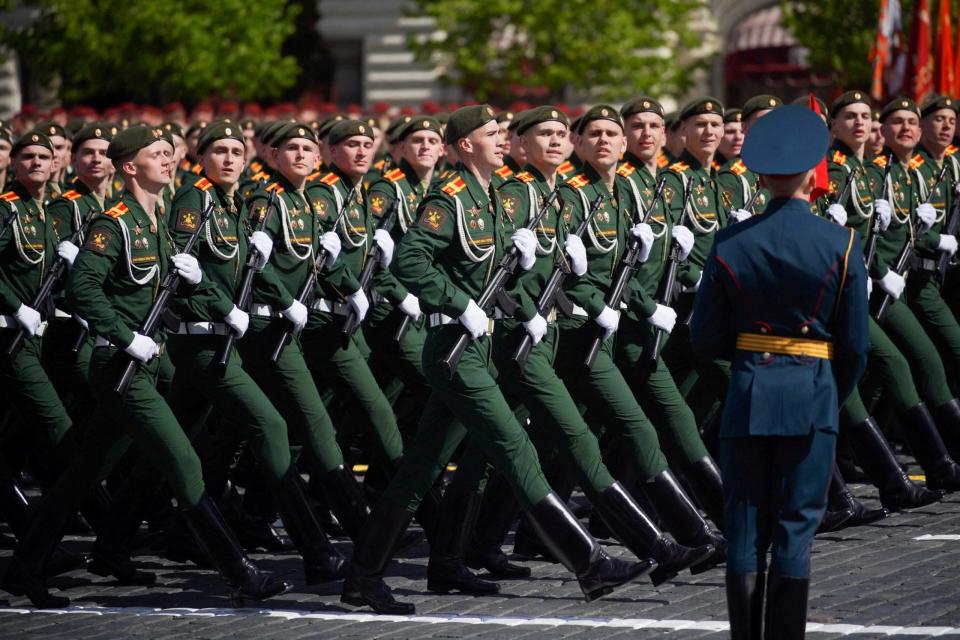 Russische Militärangehörige nehmen am 9. Mai 2023 auf dem Roten Platz im Zentrum Moskaus an einer Militärparade zum Tag des Sieges, dem 78. Jahrestag des Sieges über Nazi-Deutschland im Zweiten Weltkrieg, teil. - Copyright: Reuters