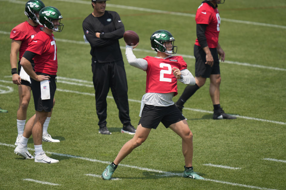 New York Jets quarterback Zach Wilson (2), second from right, throws at the NFL football team's training facility in Florham Park, N.J., Tuesday, June 6, 2023. (AP Photo/Seth Wenig)