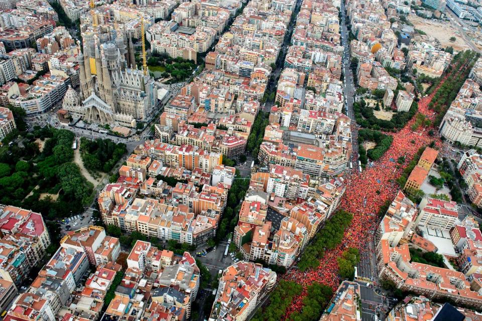 ... Barcelona. Dass sich die dortige Bevölkerung am liebsten von Spanien abspalten möchte, beschäftigt den Darsteller sehr: "Weil ich, Sohn eines Deutschen und einer Spanierin aus Barcelona, mich immer als Europäer gefühlt habe", erklärte Daniel Brühl in der "Süddeutschen Zeitung". (Bild: Roser Villalonga - Pool /Getty Images)