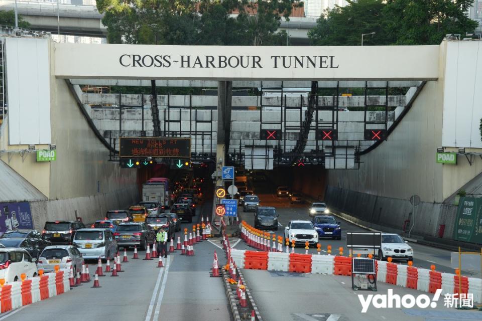 「633收費」實施首日，紅隧出入口放工時間交通大致暢順