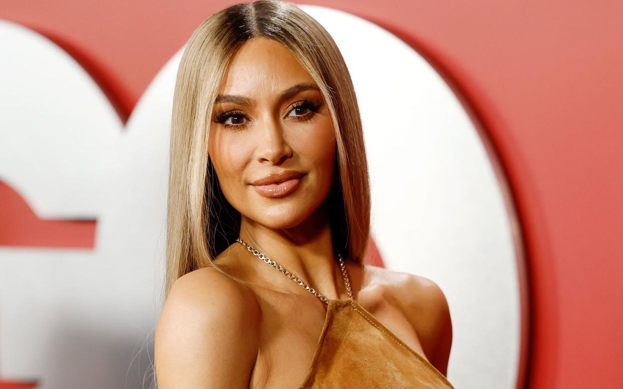 Als Kim Kardashian bei einem Comedy-Special von Netflix die Bühne betrat, waren laute Buhrufe zu hören. (Bild: 2023 Getty Images/Frazer Harrison)