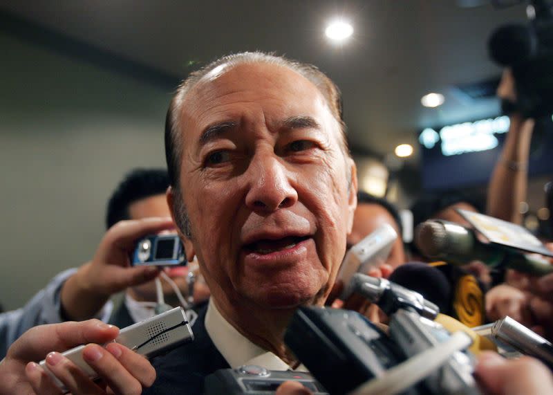 FILE PHOTO: Macau tycoon Stanley Ho speaks to reporters in Hong Kong