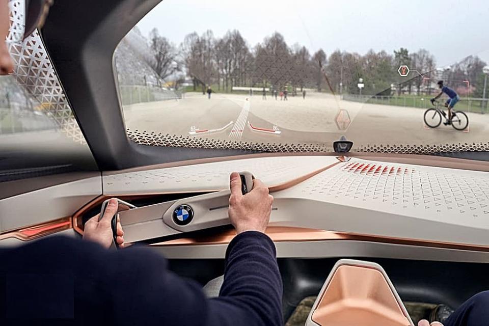 BMW 2025年式旗艦電動車iNEXT提前曝光，股東年會釋出首張預告圖