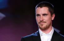 Die wohl ungesündeste Hollywood-Diät wird allerdings Christian Bale zugeschrieben. Für seine Rolle in "Der Maschinist" nahm er laut "Daily Mail" 30 Kilo ab, indem er nur Kaffee, Wasser, täglich eine Dose Thunfisch sowie einen Apfel zu sich nahm. Bitte nicht zu Hause ausprobieren. (Bild: Junko Kimura/Getty Images)