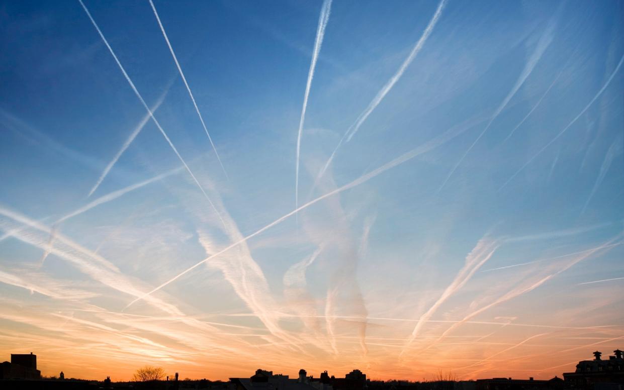 contrails - Greg Pease/Stone RF