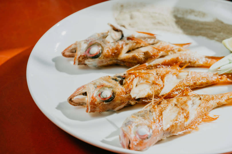 朝陽客來香的海獲—紅喉、白帶魚、鰻魚、鮪魚、紅甘等，皆是每日朝陽漁港新鮮直送。