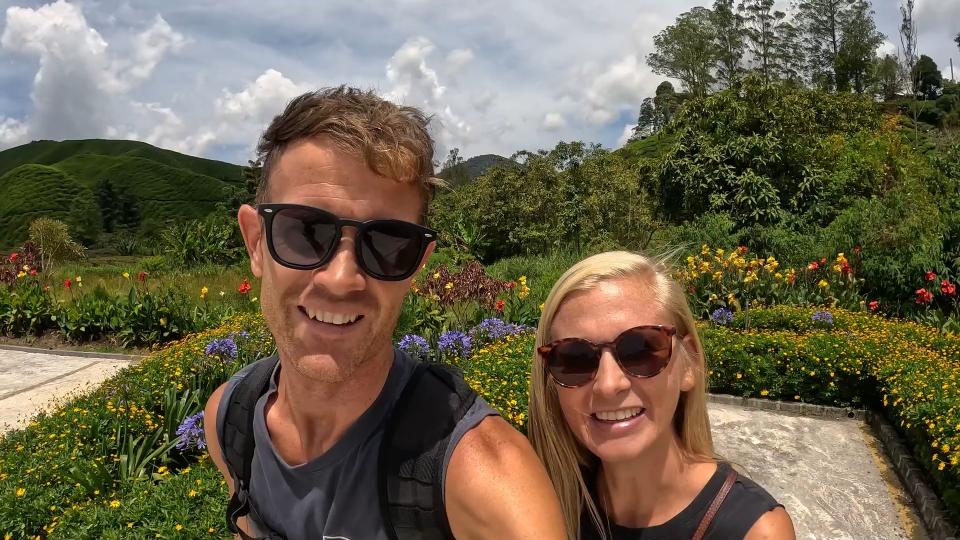 Couple Jessica Horn and Jon Paine pose for a selfie. 