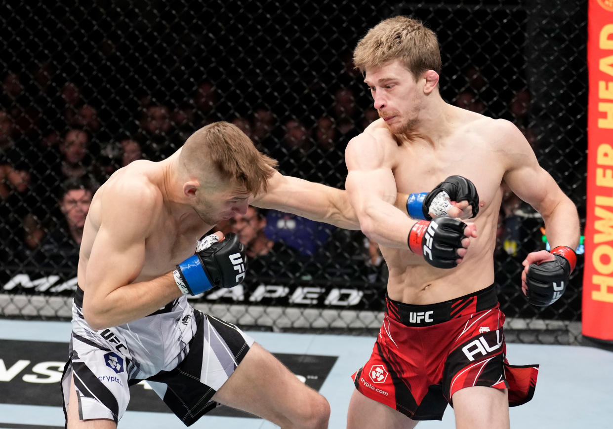 LONDON, ENGLAND - MARCH 19:  (R-L) Arnold Allen of England punches Dan Hooker of New Zealand in a featherweight fight during the UFC Fight Night event at O2 Arena on March 19, 2022 in London, England. (Photo by Chris Unger/Zuffa LLC)