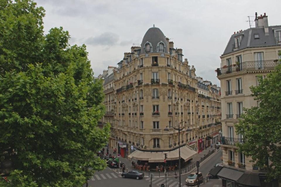 The 12th arrondissement has plenty of green nature space, which is a great attraction for travelers to see.
pictured: the promenade close to the Coulée Verte of Paris