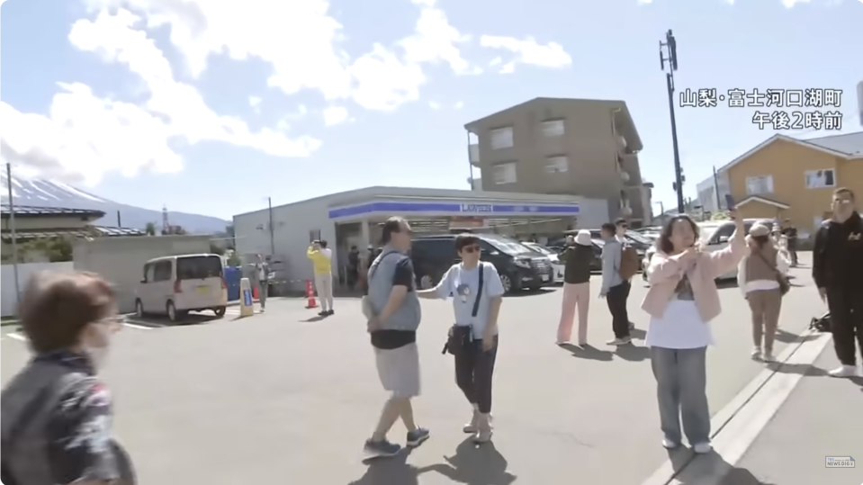 Nell'ultimo anno e mezzo, molti turisti hanno fatto un viaggio speciale per fare il check-in al minimarket Lawson sul lago Kawaguchi.  (immagine clip TBS)