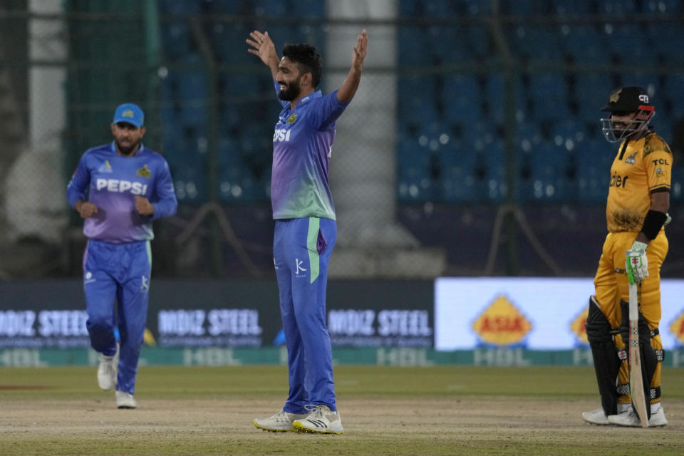 Multan Sultans' Usama Mir, center, celebrates after taking the wicket during the Pakistan Super League T20 cricket qualifier match between Peshawar Zalmi and Multan Sultans, in Karachi, Pakistan, Thursday, March 14, 2024. (AP Photo/Anjum Naveed)