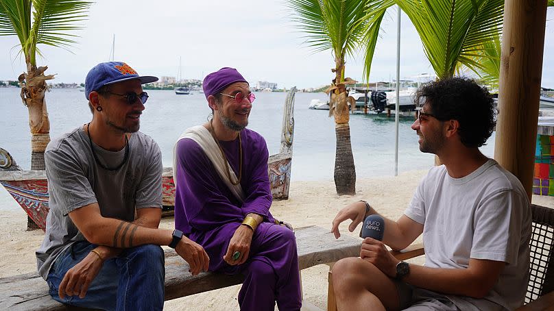 Jonny Walfisz chatting with Monkey Safari