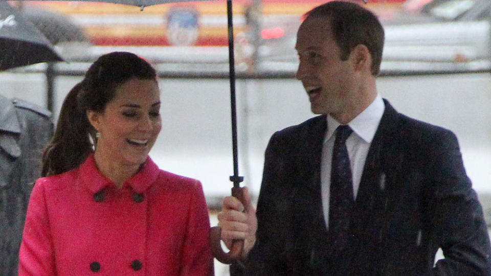 Gute-Laune-Farbe: Die Herzogin trotzt dem schlechten Wetter in Pink - Prinz William wählt Schwarz