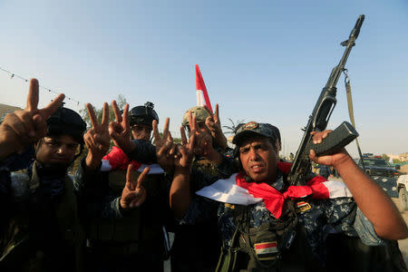 Iraqi Federal police celebrate in West Mosul, Iraq July 9, 2017. REUTERS/Alaa Al-Marjani