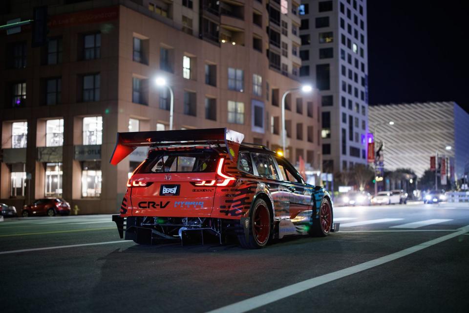 <p>The CR-V Hybrid Racer is powered by IndyCar's twin-turbo 2.2-liter V-6 and a supercapacitor from Skeleton Technologies.</p>