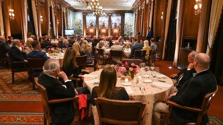 Dining room at the Duquesne Club