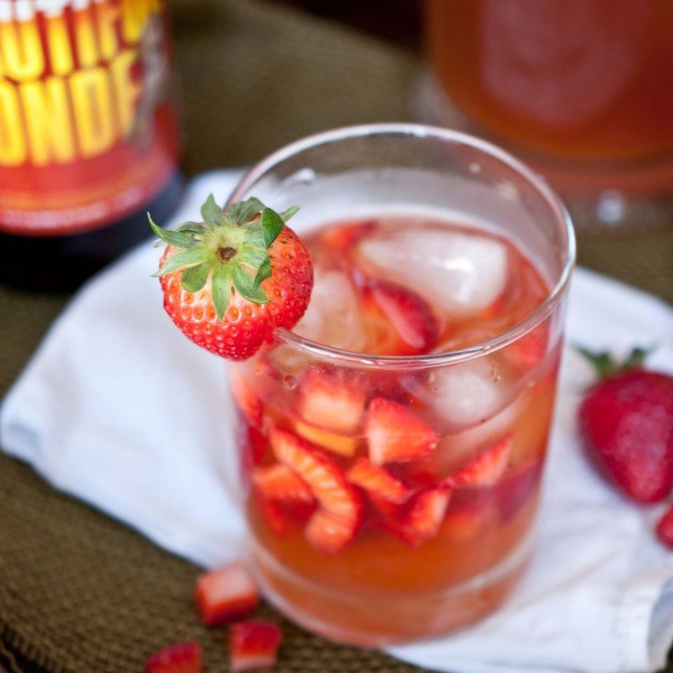 <strong>Get the <a href="http://thebeeroness.com/2012/05/15/strawberry-beer-lemonade/" target="_blank">Strawberry Beer Lemonade recipe</a> from The Beeroness</strong>