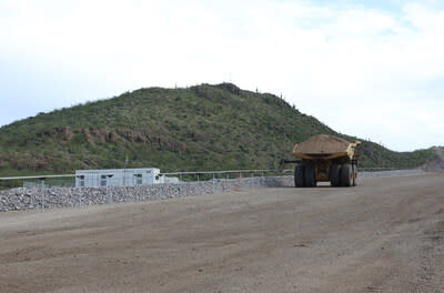 Cat® Dynamic Energy Transfer (DET) can transfer energy to both diesel-electric and battery-electric large mining trucks while they are working around a mine site.