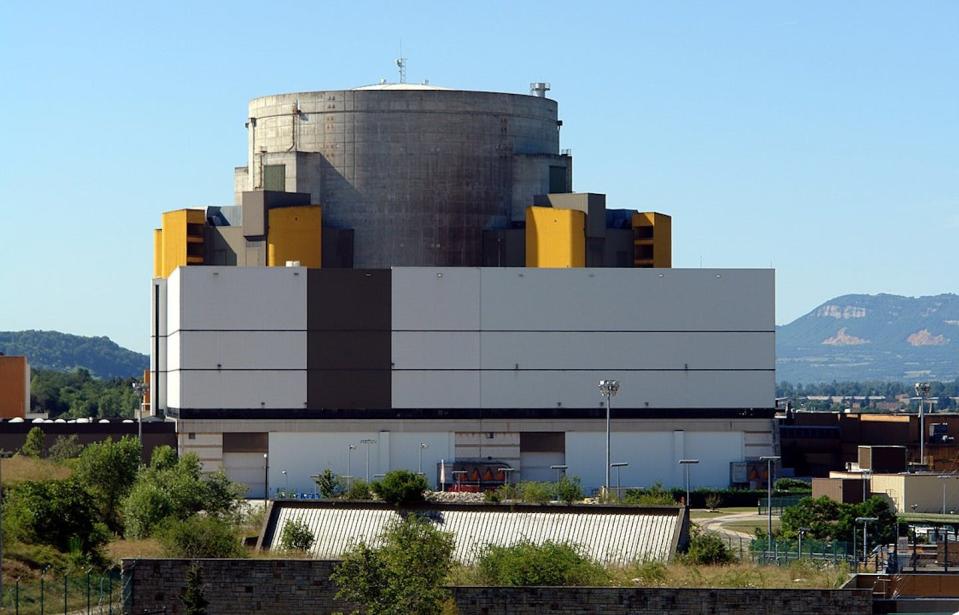 Le réacteur Superphénix de Creys-Malville (Isère), définitivement arrêté en 1997. <a href="https://fr.wikipedia.org/wiki/Superphénix#/media/Fichier:Superphenix_reactor_south.jpg" rel="nofollow noopener" target="_blank" data-ylk="slk:Wikimedia;elm:context_link;itc:0;sec:content-canvas" class="link ">Wikimedia</a>, <a href="http://creativecommons.org/licenses/by-sa/4.0/" rel="nofollow noopener" target="_blank" data-ylk="slk:CC BY-SA;elm:context_link;itc:0;sec:content-canvas" class="link ">CC BY-SA</a>