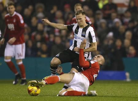 Britain Football Soccer - Nottingham Forest v Newcastle United - Sky Bet Championship - The City Ground - 2/12/16 Newcastle's Matt Ritchie and Nottingham Forest's Pajtim Kasami in action Mandatory Credit: Action Images / Paul Childs Livepic