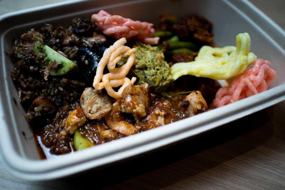 Ayam Masak Merah Bowl (PHOTO: Zat Astha/Yahoo Lifestyle SEA)