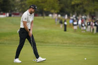 Danny Willett, of England, reacts after missing a par putt on the 18th green of the Silverado Resort North Course during the final round of the Fortinet Championship PGA golf tournament in Napa, Calif., Sunday, Sept. 18, 2022. (AP Photo/Eric Risberg)