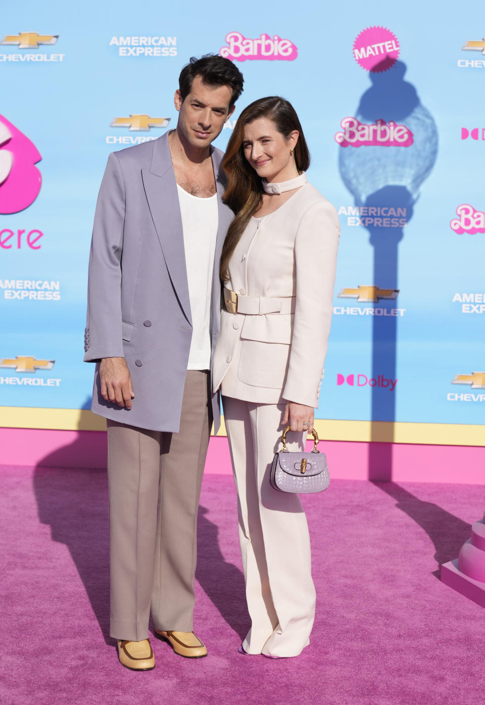 Mark Ronson, izquierda, y Grace Gummer en el estreno de "Barbie" el 9 de julio de 2023 en The Shrine Auditorium en Los Angeles. (Foto AP/Chris Pizzello)