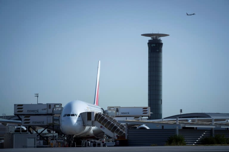 Les opérations aériennes resteront très perturbées jeudi en France malgré la levée d'un préavis de grève du syndicat majoritaire des contrôleurs aériens, avec notamment 75% des vols annulés à Orly et 55% à Roissy (JOEL SAGET)