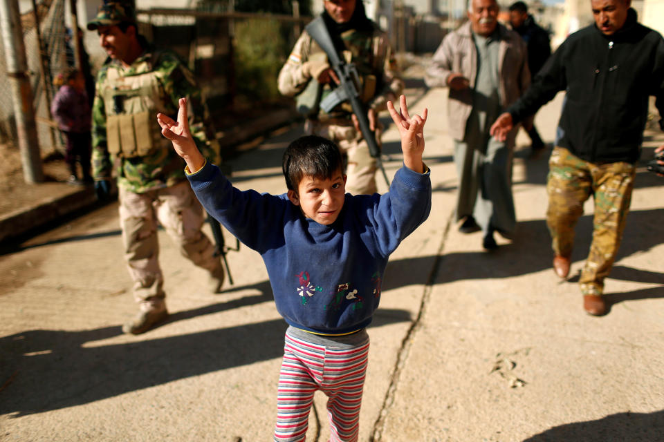 ‘Victory’ sign in Mosul