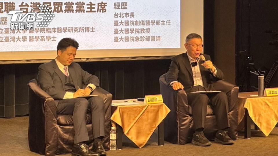 民眾黨主席柯文哲今（28）日出席台大政治系學會及亞太青年協會舉辦的「校園總統馬拉松」。（圖／林至柔攝）