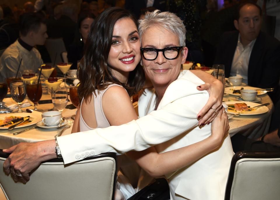 Ana de Armas (L) and Jamie Lee Curtis