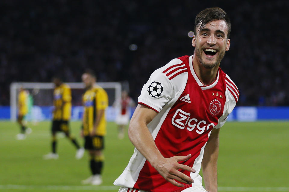 Nicolás Tagliafico festeja su segundo gol en la victoria 3-0 del Ajax sobre el AEK griego en la Liga de Campeones el 19 de septiembre del 2018 en Amsterdam. Fue producto de un tiro bombeado desde posición muy oblicua que sobró ala rquero. (AP Photo/Peter Dejong)