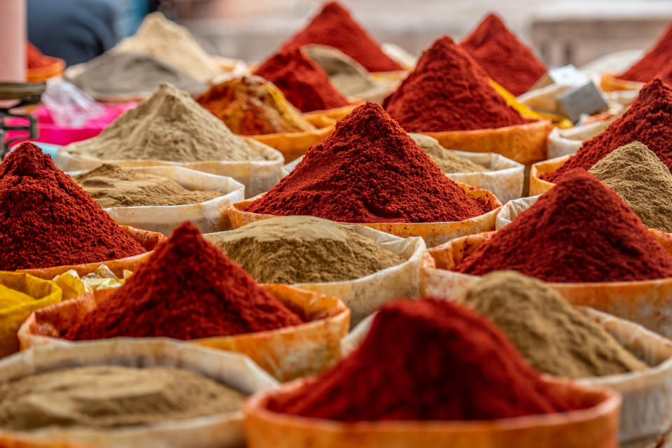 Um Gewürze praktisch und platzsparend unterzubringen, gibt es viele Möglichkeiten. (Symbolbild: Getty)