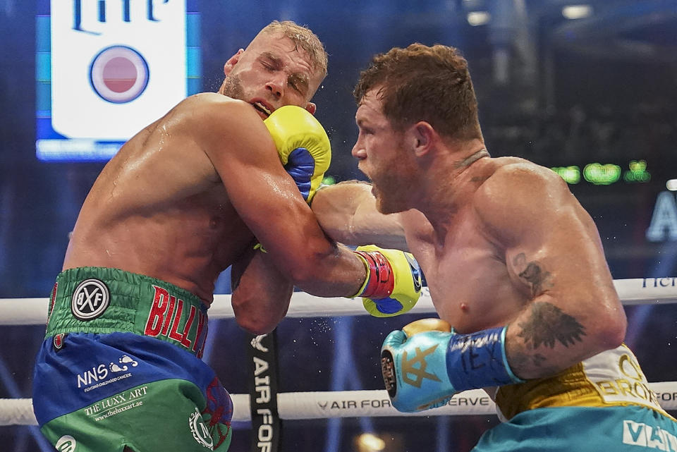 Canelo Alvarez, right, connects against Billy Joe Saunders during a unified super middleweight world championship boxing match, Saturday, May 8, 2021, in Arlington, Texas.(AP Photo/Jeffrey McWhorter)