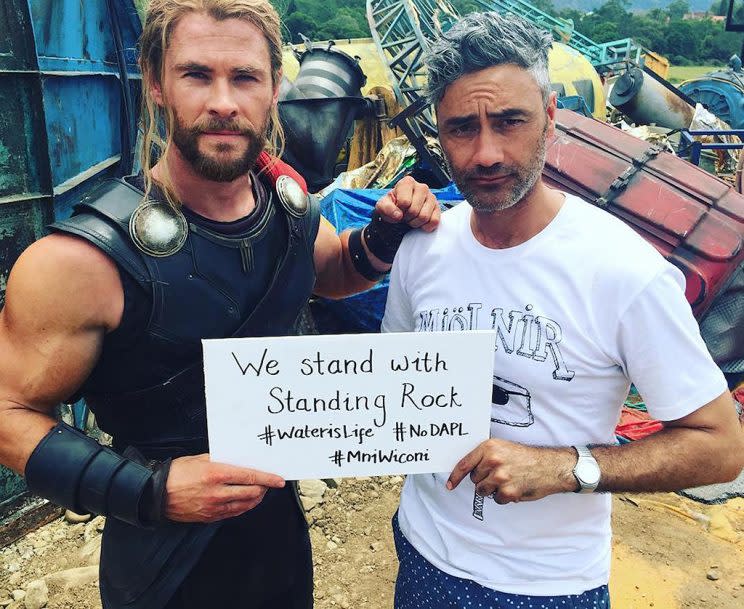 Chris Hemsworth stands with Standing Rock. (Photo: Instagram)