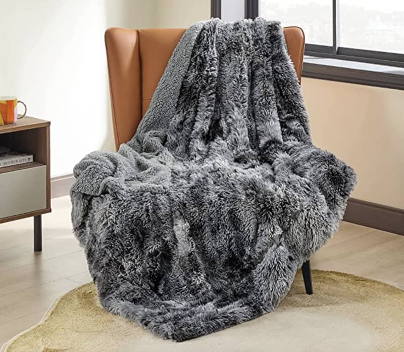 Bedsure Faux Fur Throw, 50" x 60"