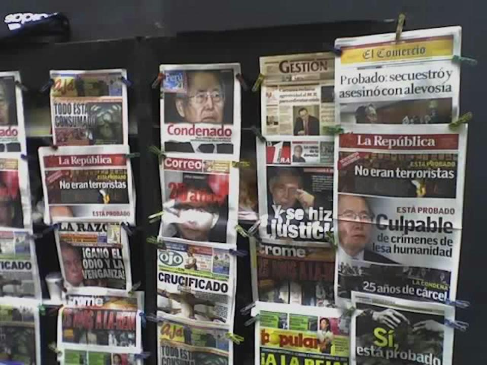 Portadas de periódicos en Perú tras la condena a Fujimori el 8 de abril de 2009. <a href="https://www.flickr.com/photos/pedrorivasugaz/3426283061/" rel="nofollow noopener" target="_blank" data-ylk="slk:Pedro Rivas Ugaz/Flickr;elm:context_link;itc:0;sec:content-canvas" class="link ">Pedro Rivas Ugaz/Flickr</a>, <a href="http://creativecommons.org/licenses/by/4.0/" rel="nofollow noopener" target="_blank" data-ylk="slk:CC BY;elm:context_link;itc:0;sec:content-canvas" class="link ">CC BY</a>