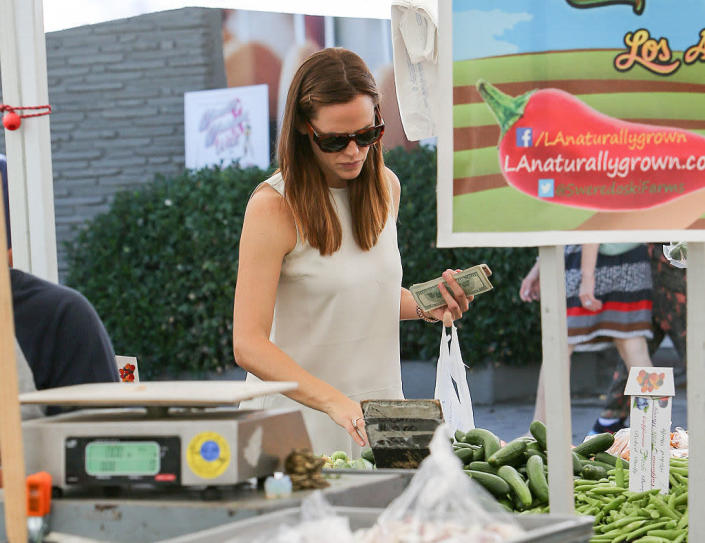 Jennifer Garner at the farmers market