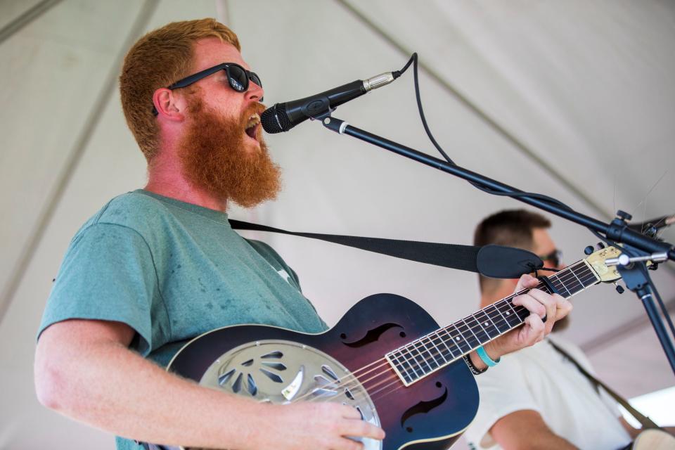 Oliver Anthony performs at Eagle Creek Golf Club and Grill in Moyock, N.C., on Saturday, Aug. 19, 2023. (Kendall Warner/The Virginian-Pilot via AP) ORG XMIT: VANOV602