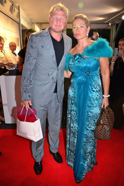 Claudia und Stefan Effenberg ließen sich auch von den abendlichen Gewittern nicht von der Fashion Week abhalten. Und so gab’s vor ihrem Besuch im Zelt unter der Siegessäule noch eben eine kleine Regendusche. (Bild: WENN)